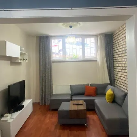 Apartment Spectecular Location In Taksim Cihangir/5 Person *